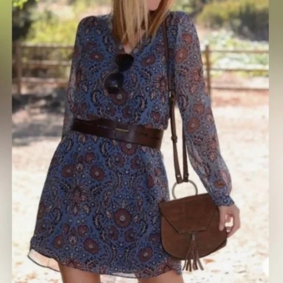 Dresses & Skirts - Cabi Floral Long Sleeved Dress